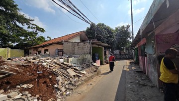 Kondisi Terkini Jalan Sejajar Rel Pasar Minggu yang Mau Dibereskan Pramono