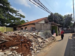 Kondisi Terkini Jalan Sejajar Rel Pasar Minggu yang Mau Dibereskan Pramono