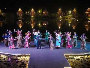 Kabayan dan Nyi Iteung Hidup Lagi di Dusun Bambu saat Liburan