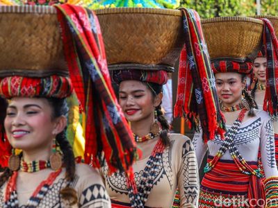 Pesona Budaya Dunia Warnai CFD Jakarta, 7 Negara Tampil Memukau
