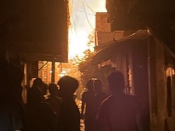 Kebakaran Rumah di Palmerah Jakbar, 90 Personel Damkar Dikerahkan