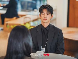 Mantan Istri Seo In Guk Guncang Park Ji Hyun di See You At Work Tomorrow!