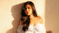 Foto Maternity Terbaru Shenina Cinnamon, Tampil Dramatis Pamer Bare Baby Bump