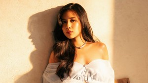 Foto Maternity Terbaru Shenina Cinnamon, Tampil Dramatis Pamer Bare Baby Bump