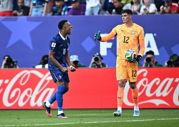 Saat Mbappe Cuekin Jabat Tangan Kiper Paraguay