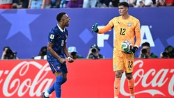 Saat Mbappe Cuekin Jabat Tangan Kiper Paraguay
