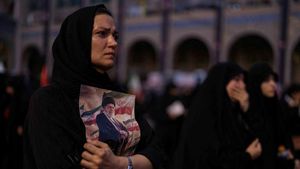 Tangis dan Doa Iringi Perpisahan Terakhir Ayatollah Ali Khamenei di Teheran