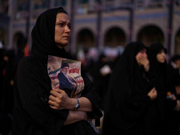 Tangis dan Doa Iringi Perpisahan Terakhir Ayatollah Ali Khamenei di Teheran