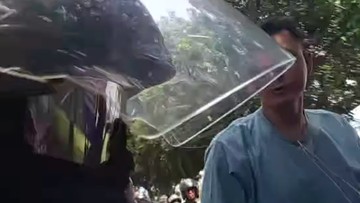 Viral Pemotor Tiba-tiba Dipukul 'Bang Jago' Pakai Ninja di Jaksel