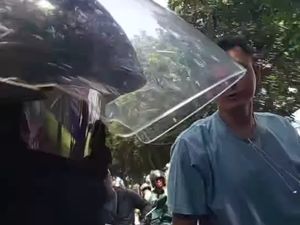 Video Viral Bang Jago Pakai Ninja Tiba-tiba Pukul Pemotor di Jaksel
