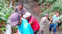 Terabas Jurang, Warga Cilenga Tarik Pipa 100 Meter demi Hidupkan Lahan Tidur