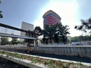 Warga Setuju Jembatan Gembok Cinta di Atas Kali Cideng, Harap Aliran Bersih