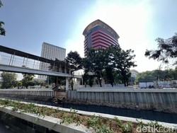 Warga Setuju Jembatan Gembok Cinta di Atas Kali Cideng, Harap Aliran Bersih