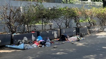 WNA 'Camping' Lagi Dekat Kantor UNHCR Jaksel, Tiduran di Pinggir Jalan