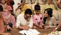 Gaya Sederhana Aamir Khan Menikah di Usia 61 Tahun, Pakai Kaos Putih
