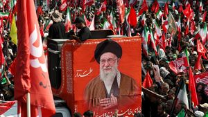 Ribuan Pelayat Padati Pemakaman Ayatollah Khamenei