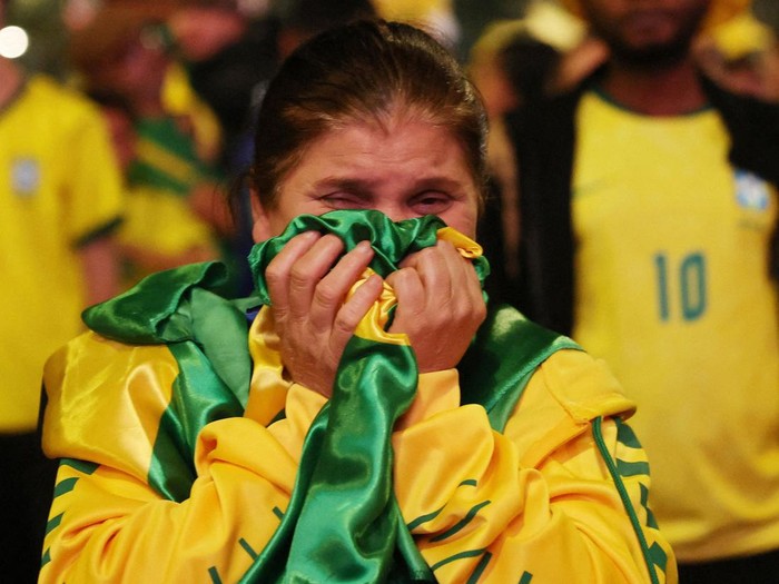 Soccer Football - FIFA World Cup 2026 - Round of 16 - Brazil v Norway - Fans gather in Sao Paulo - Sao Paulo, Brazil - July 5, 2026 Brazil fan looks dejected after the match in Sao Paulo as Brazil are eliminated from the World Cup REUTERS/Tuane Fernandes     TPX IMAGES OF THE DAY