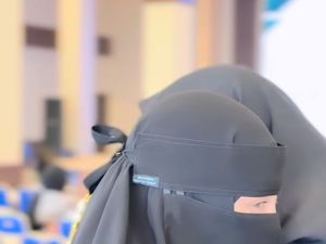 Celine Evangelista Belajar Merelakan, Masukkan Putri Sulung ke Pesantren