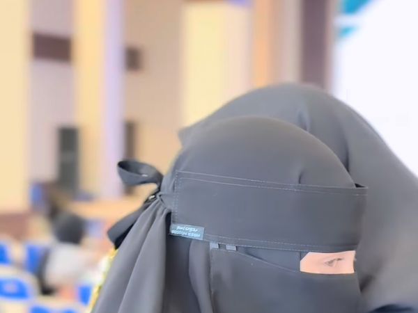 Celine Evangelista Belajar Merelakan, Masukkan Putri Sulung ke Pesantren