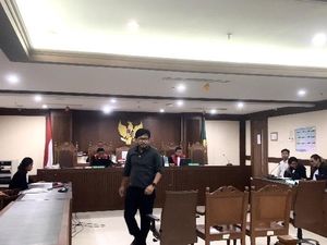 Ferry Irwandi Jadi Saksi Meringankan Terdakwa Kasus Timpa Teks Terkait Demo