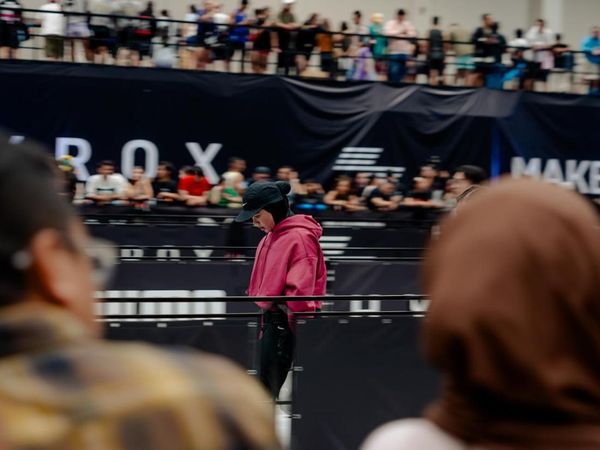 Inspirasi Gaya Hijab untuk Hyrox ala Sivia Azizah, Pakai Cropped Hoodie