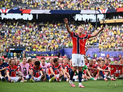 Haaland Pimpin Viking Row Usai Norwegia Hancurkan Brasil
