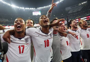 Inggris Singkirkan Meksiko, Menang Dramatis dengan 10 Pemain