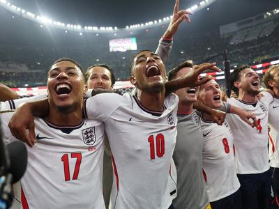 Inggris Singkirkan Meksiko, Menang Dramatis dengan 10 Pemain