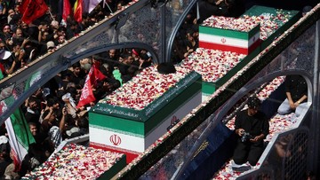 'Air Mata Palsu', Tudingan Trump ke Pelayat yang Banjiri Pemakaman Khamenei