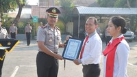 Kapolres Kediri Ganjar Personel Berprestasi-Resmikan Ruang Bermain Anak