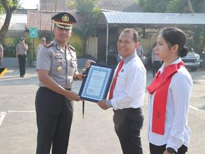 Kapolres Kediri Ganjar Personel Berprestasi-Resmikan Ruang Bermain Anak