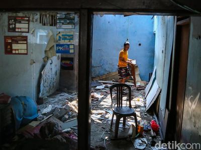 Deretan Rumah di Sisi Rel Pasar Minggu Dibongkar, Perisapan Bikin Jalan Baru