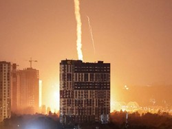 Rusia Bombardir Ibu Kota Ukraina, 9 Orang Tewas-Puluhan Luka