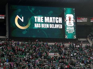 Kickoff Meksiko Vs Inggris Tertunda Akibat Cuaca Buruk