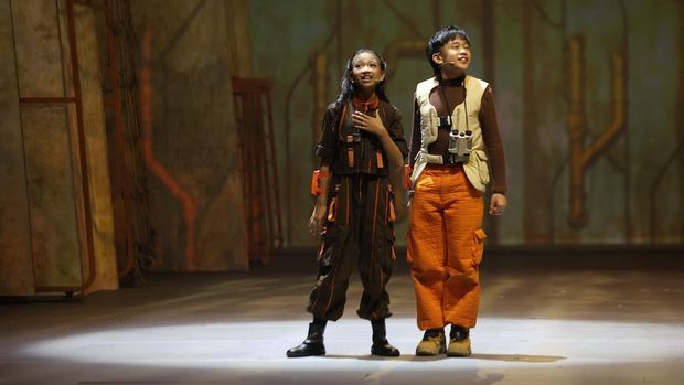 Xandrea Tabythaputri dan Alf Elijah Sigarlaki pemeran Musikal Senja Teduh Pelita
