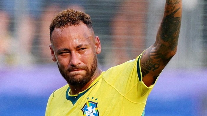 Soccer Football - FIFA World Cup 2026 - Round of 16 - Brazil v Norway - New York New Jersey Stadium, East Rutherford, New Jersey, U.S. - July 5, 2026 Brazils Neymar Jr. looks dejected as he acknowledges fans after the match as Brazil are eliminated 