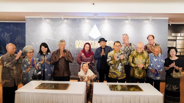 ParagonCorp Berkolaborasi dengan ITB Revitalisasi 360° Dome Theater, Hadirkan Ruang Edukasi untuk Menginspirasi Generasi Inovator ParagonCorp berkolaborasi dengan Institut Teknologi Bandung (ITB) dalam revitalisasi 360° Dome Theater sebagai bagian dari pengembangan Museum ITB yang diresmikan pada Jumat (3/7), bertepatan dengan peringatan 106 Tahun Pendidikan Tinggi Teknik di Indonesia. Kolaborasi ini menjadi wujud komitmen bersama dalam menghadirkan ruang edukasi berbasis teknologi yang mampu menginspirasi masyarakat, khususnya generasi muda, untuk semakin dekat dengan dunia sains, teknologi, engineering, dan matematika (STEM)