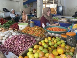 Stok Melimpah, Harga Ayam hingga Bumbu Dapur di Parepare Anjlok