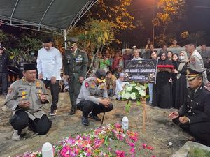 Pemakaman Ipda Anumerta Sumariyanto yang Gugur Saat Gerebek Bandar Narkoba