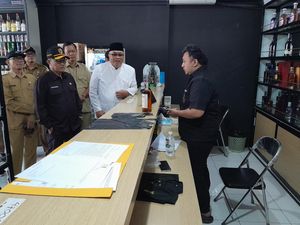 Sekda Pimpin Sidak Toko Minol Nakal di Mojokerto