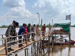 Video Rekaman CCTV Pria Diduga Diterkam Buaya saat Perbaiki Kapal di Banyuasin