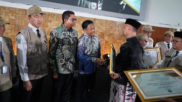 Sukses Amankan Haji 2026, Polri Terima Penghargaan dari Kemenhaj
