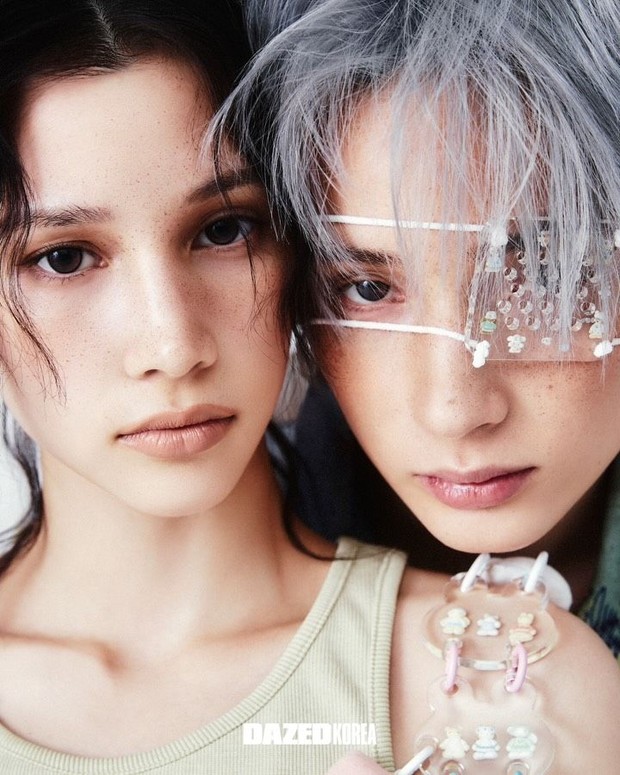 Huening Bahiyyih dan Huening Kai memancarkan aura mahal idol K-Pop dalam pemotretan bersama DAZED Korea.
