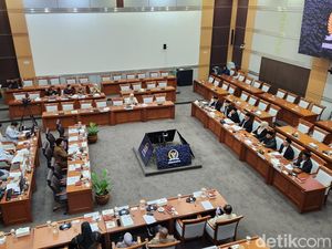 Anggota DPR Peringatkan KBIHU Jabar Sebut Jemaah Haji Lansia Bikin Repot
