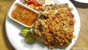Puas Cicip Rahang Tuna Bakar Rica ala Manado yang Sedapnya Nampol!