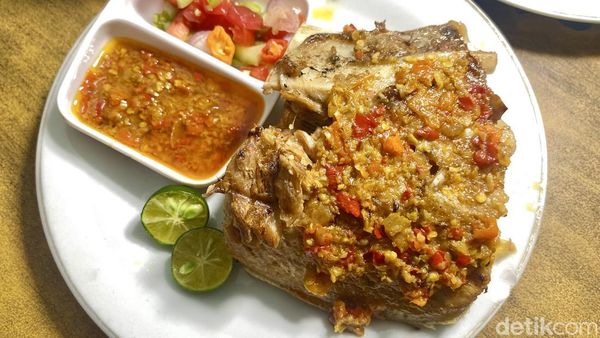 Puas Cicip Rahang Tuna Bakar Rica ala Manado yang Sedapnya Nampol!