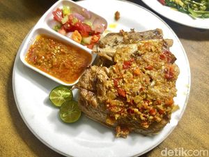 Puas Cicip Rahang Tuna Bakar Rica ala Manado yang Sedapnya Nampol!