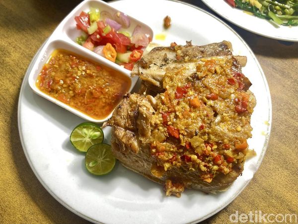 Puas Cicip Rahang Tuna Bakar Rica ala Manado yang Sedapnya Nampol!