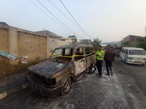 Mobil Terbakar Usai Isi BBM di SPBU Ciputat, Pengemudi Terluka
