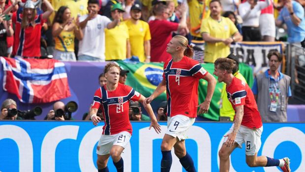 Soccer Football - FIFA World Cup 2026 - Round of 16 - Brazil v Norway - New York New Jersey Stadium, East Rutherford, New Jersey, U.S. - July 5, 2026 Norway's Erling Haaland celebrates scoring their first goal with David Moller Wolfe and Andreas Schjelderup IMAGN IMAGES via Reuters/James Lang